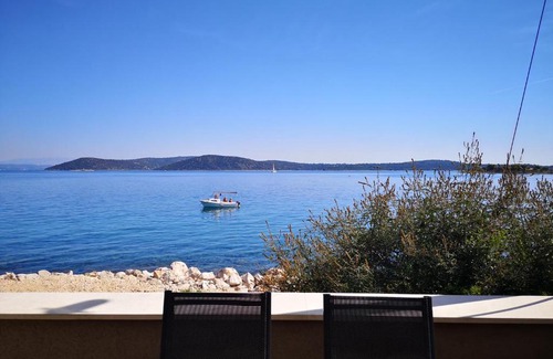 Drvenik Mali Villa | Beachfront Villa Sea Side: 4-Star Stay with Ocean Views