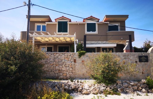 Drvenik Mali Villa | Beachfront Villa Sea Side: 4-Star Stay with Ocean Views