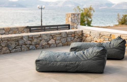 Sarakiniko House | Villa SeaElia: Oceanfront Retreat for Family Getaways