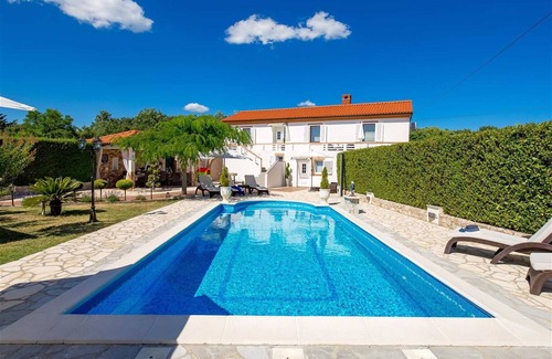 Dobrinj Villa | Guest Rated Villa Seastar with Private Pool & Breakfast
