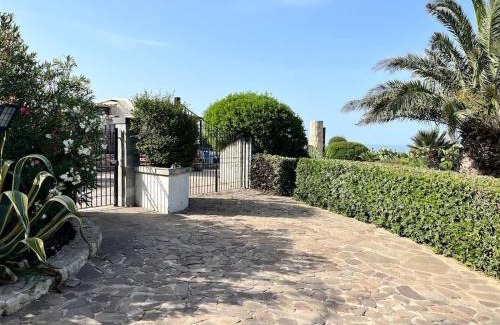 Syracuse House | Villa Sebastian - Breathtaking Ocean View & Pet Friendly