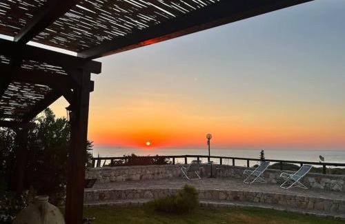 Syracuse House | Villa Sebastian - Breathtaking Ocean View & Pet Friendly