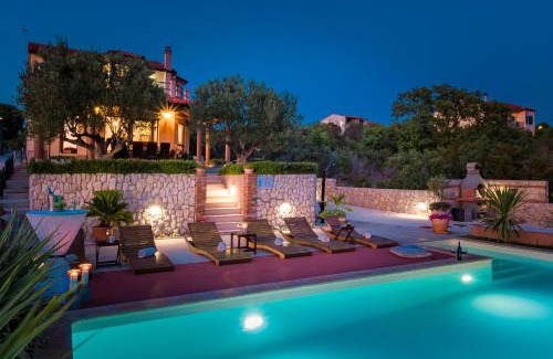Bilice Villa | Oceanfront Villa Sebenico - Guest Rated 9.9 with Pool & Spa