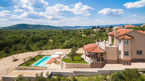 Bilice Villa | Oceanfront Villa Sebenico - Guest Rated 9.9 with Pool & Spa