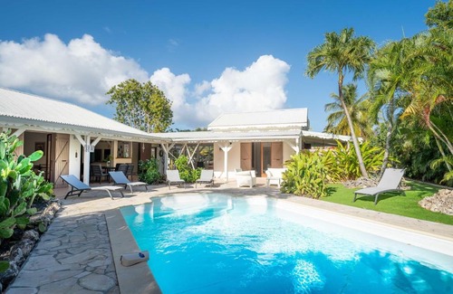 Saint-Francois Villa | Villa Secrète: 4-Star Oasis with Pool and Perfect Ratings
