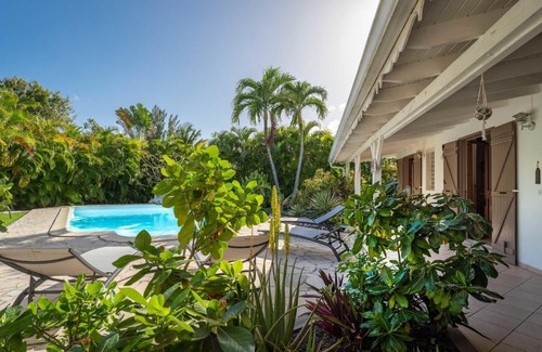 Saint-Francois Villa | Villa Secrète: 4-Star Oasis with Pool and Perfect Ratings