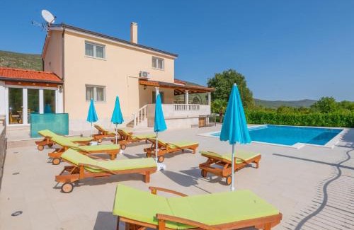 Slivno Villa | Discover Villa Secret Beauty: Oceanfront Haven with Pool