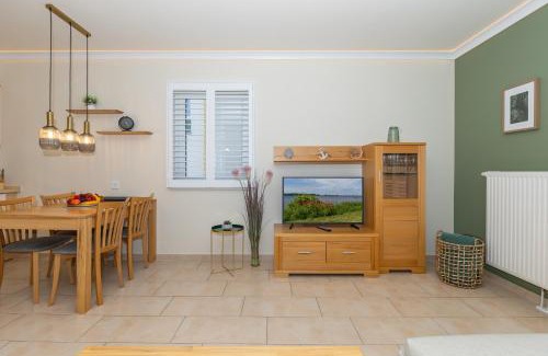 Alt Gaarz Apartment | Family-Friendly Villa Seebaer Whg 4 "Störtebeker" Retreat