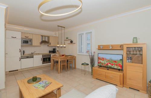Alt Gaarz Apartment | Family-Friendly Villa Seebaer Whg 4 "Störtebeker" Retreat