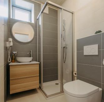 Jois Apartment | Villa SEEhnsucht: Guest Rated 10/10 with Hot Tub & Breakfast