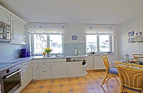 Seebad Heringsdorf Apartment | Villa Seestern: Oceanfront Retreat with Perfect 10 Score