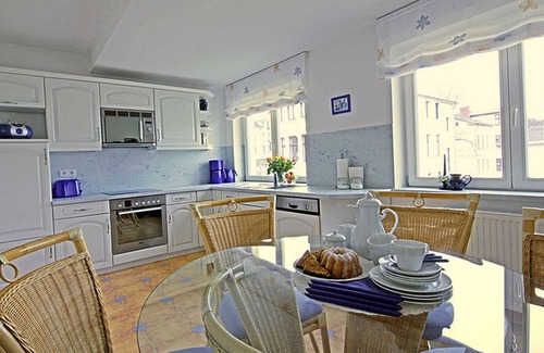 Seebad Heringsdorf Apartment | Villa Seestern: Oceanfront Retreat with Perfect 10 Score