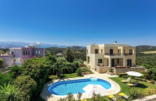 Kato Stalos Villa | Villa Selena - Lux 4BD Garden Home w. Private Pool