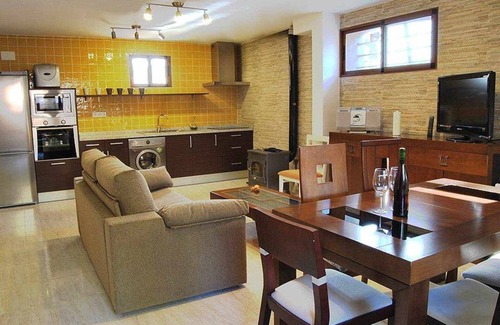 Ossa de Montiel House | Discover Villa Sem Sem: Lake View, Spa & Family-Friendly Stay