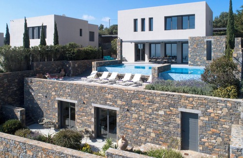 Kounelion Villa | Villa Sendal: Spectacular Views of Elounda Bay Awaits