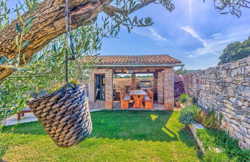 Krmed Villa | Villa Sensol: 9.8 Rated Getaway with Pool Near the Beach