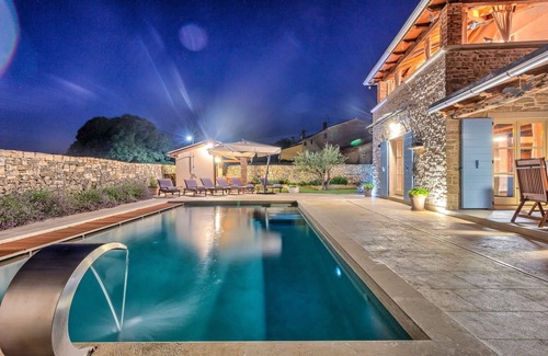 Krmed Villa | Villa Sensol: 9.8 Rated Getaway with Pool Near the Beach