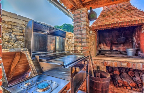 Krmed Villa | Villa Sensol: 9.8 Rated Getaway with Pool Near the Beach
