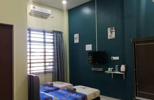 Kampung Telaga Batin House | Villa Sentosa: Family-Friendly Stay with High Ratings