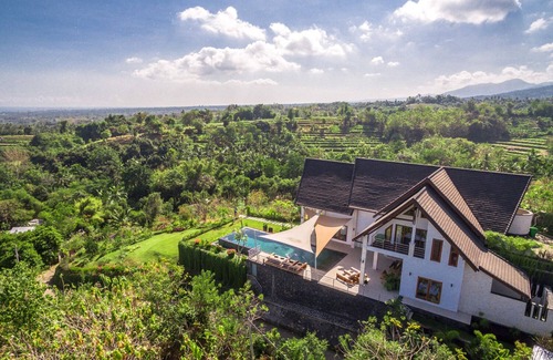 Kalibukbuk Villa | Villa Sentosa: Panoramic Sea View with Pool & Spa