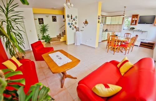 Primorski Villa | Villa Sequoia: Eco Park Retreat Near Golden Sands Beach