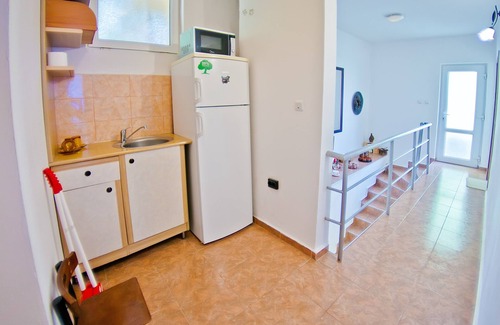 Primorski Villa | Villa Sequoia: Eco Park Retreat Near Golden Sands Beach