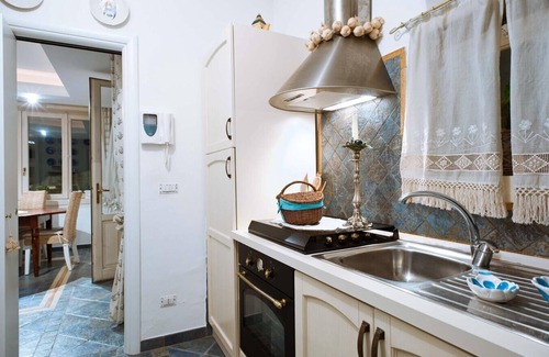 Fontane Bianche Villa | Villa Seranta: Ocean View Retreat with Private Pool & Breakfast
