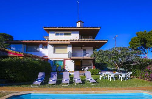 Salou Villa | Family-Friendly Villa Serena with Pool & Pet Amenities
