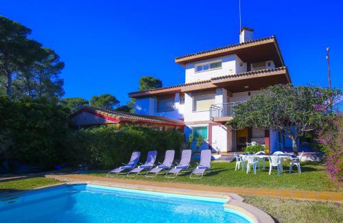 Salou Villa | Family-Friendly Villa Serena with Pool & Pet Amenities