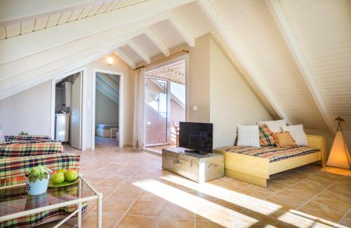 Tselendata Villa | Villa Serenity: Family-Friendly Retreat with Pool & Kitchen