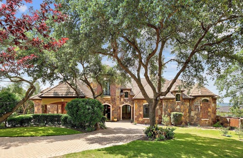 Leander House | Villa Sereno - Premier Poolside Retreat with Ocean Views