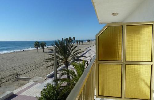 El Vendrell Apartment | Oceanfront Comfort at Villa Service - Apartamentos Aransol