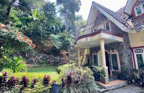 Cipanas Villa | Villa Sevilla 3 Bedrooms BPPK Ciloto Puncak by Damaresa