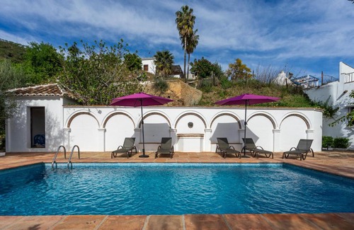 Daimalos Vados House | Villa Seymour: Guest Rated 10/10 with Pet-Friendly Amenities