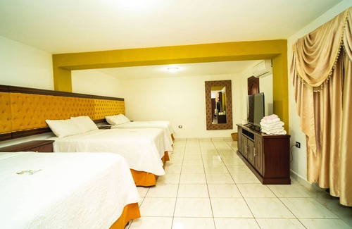 Santa Rosa Copan Hotel | Relax at Villa Shalom with Pool, Spa & Family-Friendly Amenities
