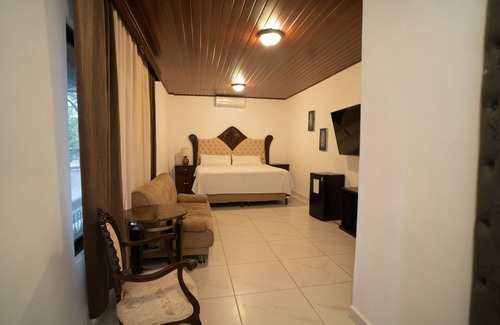 Santa Rosa Copan Hotel | Relax at Villa Shalom with Pool, Spa & Family-Friendly Amenities