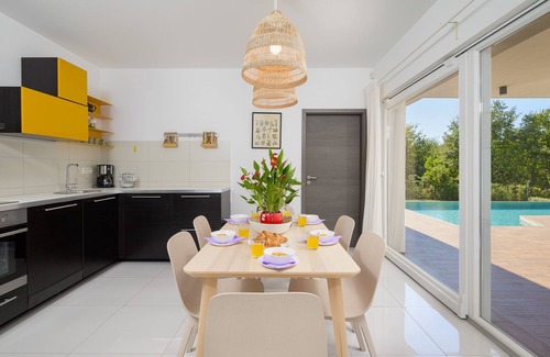 Svetvincenat Villa | Discover Villa Sicutti: 10/10 Rating & Pet-Friendly Getaway