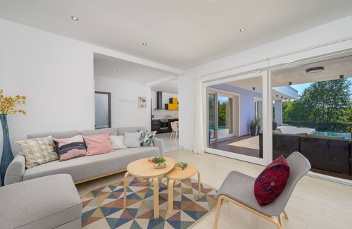 Svetvincenat Villa | Discover Villa Sicutti: 10/10 Rating & Pet-Friendly Getaway