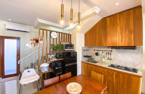 Depok Villa | Relax at Siji Nayan Vacation Home with Pool & 4-Star Comfort