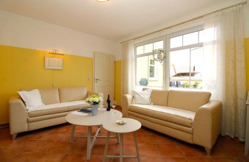 Kuehlungsborn Apartment | Villa Silva Fewo 5: Family-Friendly Retreat Rated 9.5/10