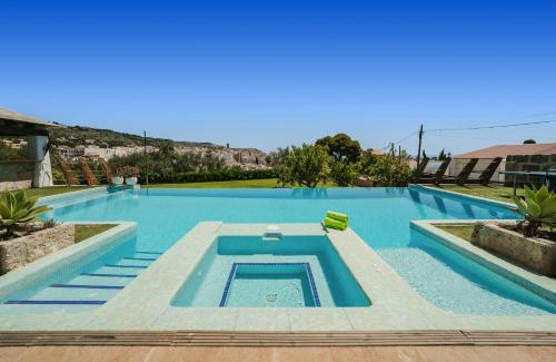 Javea Villa | Villa Silvasol: Family-Friendly Retreat with Pool Access