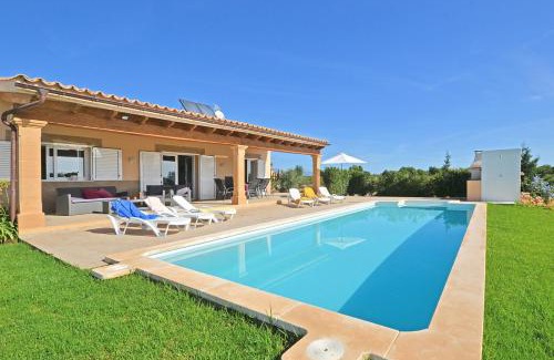 Binissalem House | Villa Vanessa: Family-Friendly Retreat with Pool Access
