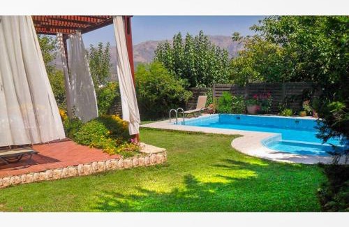Skines Villa | Villa Skine: Oceanfront Retreat with Private Pool & Garden