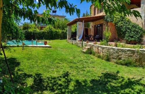 Skines Villa | Villa Skine: Oceanfront Retreat with Private Pool & Garden