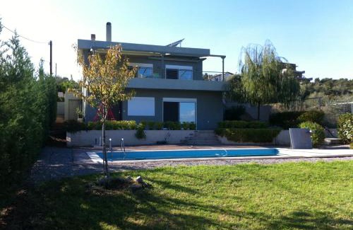 Skroponeria Villa | Villa Skorponeria: Oceanfront Pool Retreat with 9.7 Rating