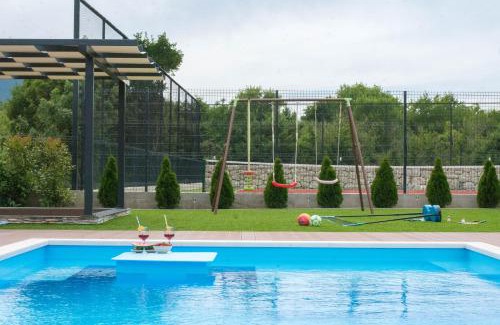 Omis Villa | Villa Nebo: Heated Pool, Jacuzzi & Tennis Court Retreat