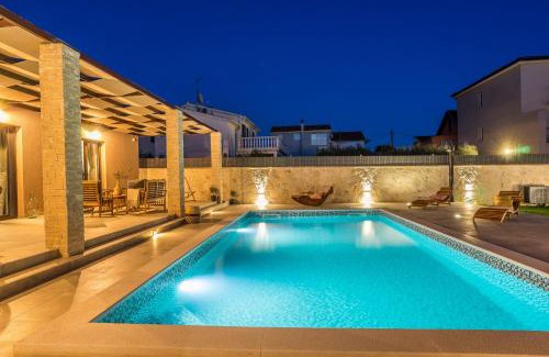Bibinje Villa | Villa Skyfall: 4-Star Oceanfront Retreat with Pool