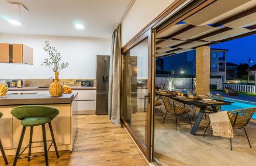 Bibinje Villa | Villa Skyfall: 4-Star Oceanfront Retreat with Pool