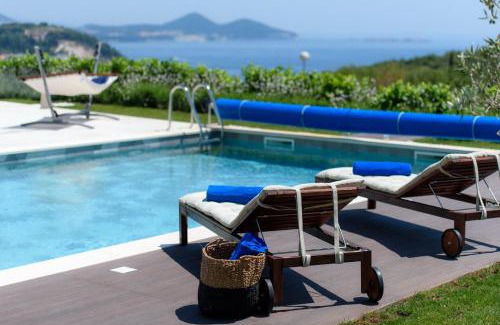 Orasac Villa | Experience Luxury at Villa Soderini with Pool & Breakfast