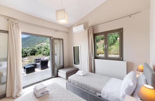 Pondi Villa | Villa Sofia: Family & Pet Friendly Retreat with High Ratings